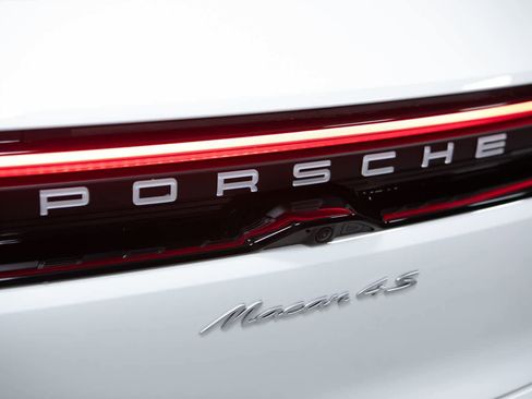 New 2026 Porsche Macan 4S Electric AWD/4WD image 19