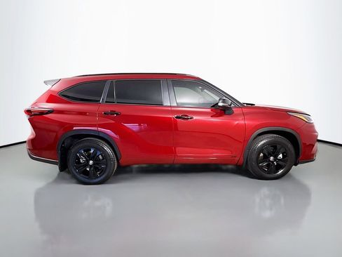 Certified 2025 Toyota Highlander XLE AWD/4WD image 9