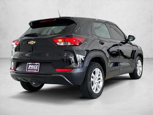 Used 2023 Chevrolet TrailBlazer LS FWD image 2