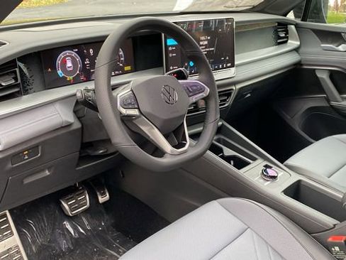 New 2026 Volkswagen Tiguan SE R-Line image 11