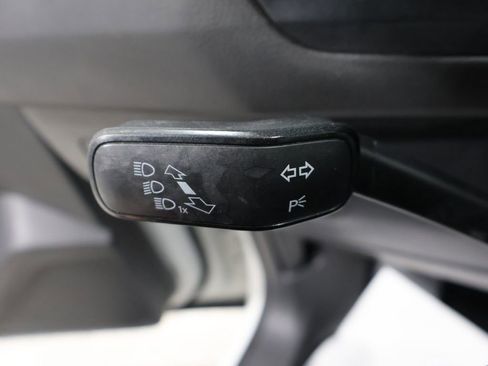 Used 2018 Volkswagen Tiguan S image 34