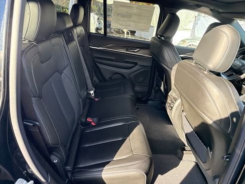 New 2025 Jeep Grand Cherokee Limited image 10