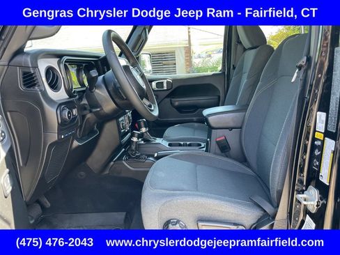 Used 2024 Jeep Wrangler Unlimited w/ Convenience Group AWD/4WD image 34