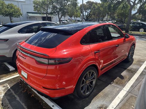 Used 2020 Porsche Cayenne Turbo S image 4