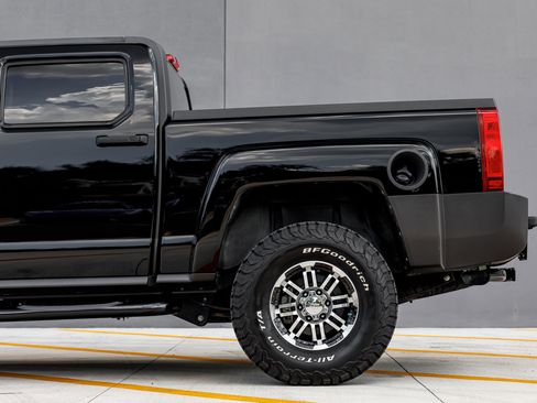 Used 2010 HUMMER H3T Adventure image 5