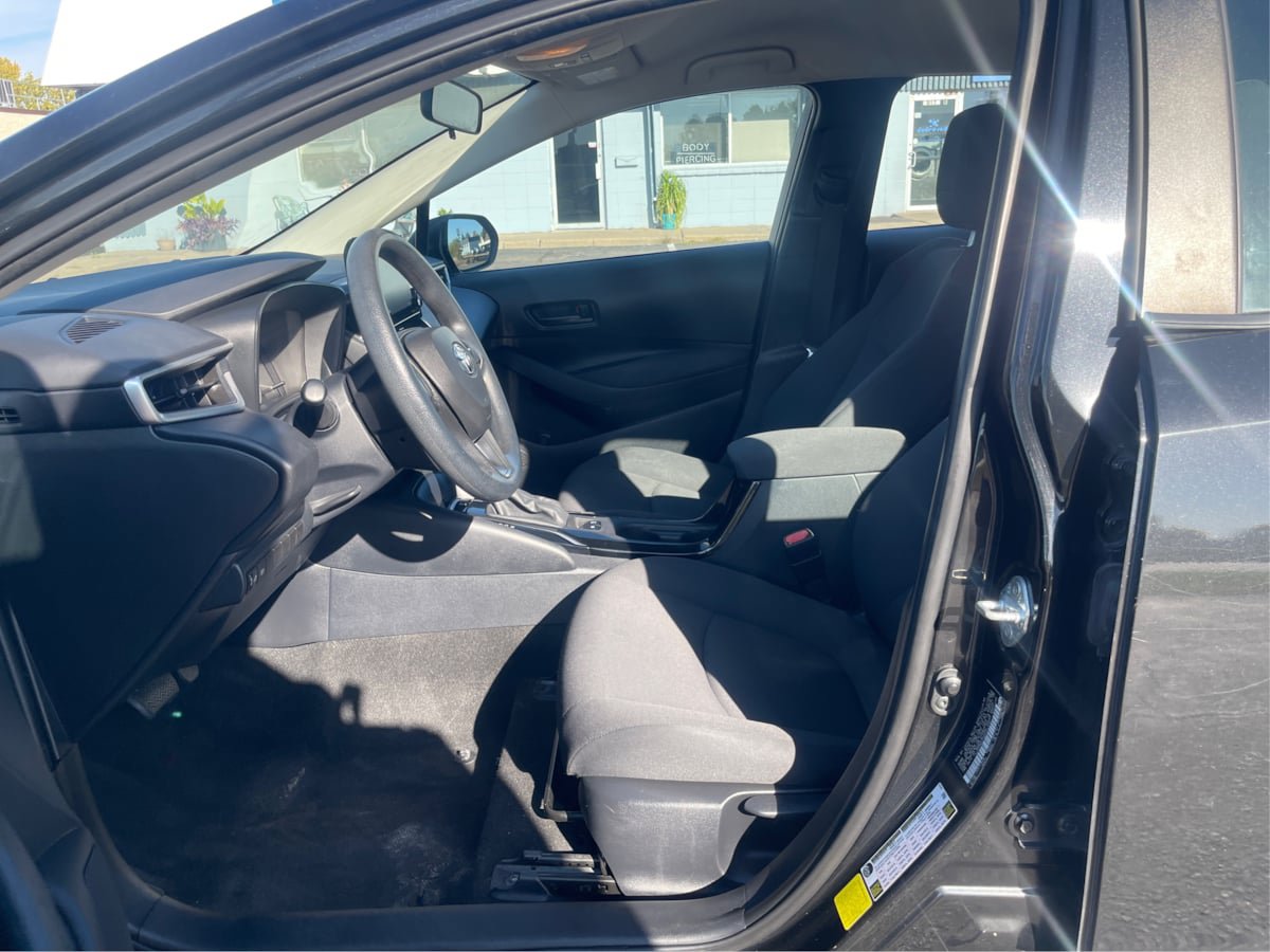 Used 2022 Toyota Corolla LE FWD image 9