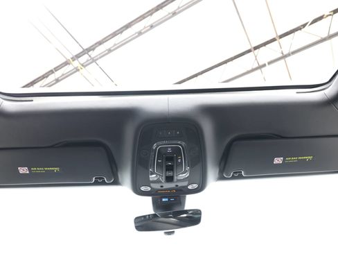 Used 2018 Bentley Bentayga AWD/4WD image 50