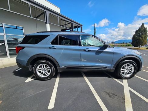 Used 2026 Ford Explorer Active AWD/4WD image 6