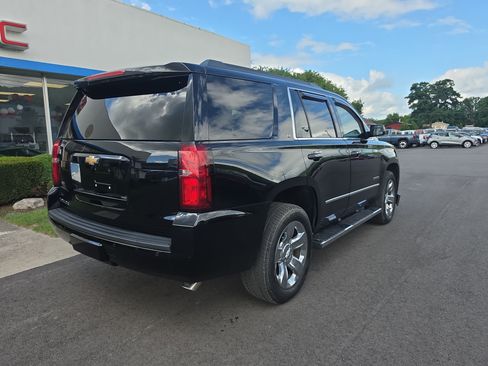 Used 2019 Chevrolet Tahoe LT w/ LT Signature Package AWD/4WD image 3