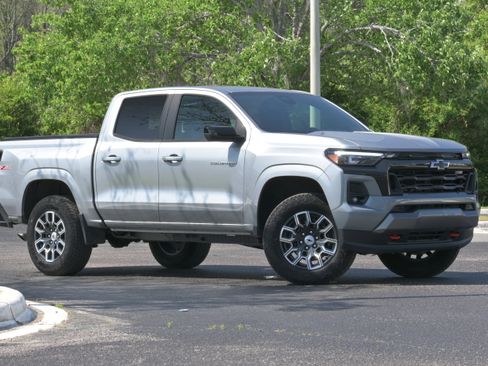 Used 2024 Chevrolet Colorado Z71 w/ Z71 Convenience Package 2 image 2