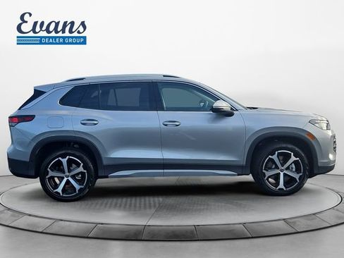 New 2025 Volkswagen Tiguan SE image 8