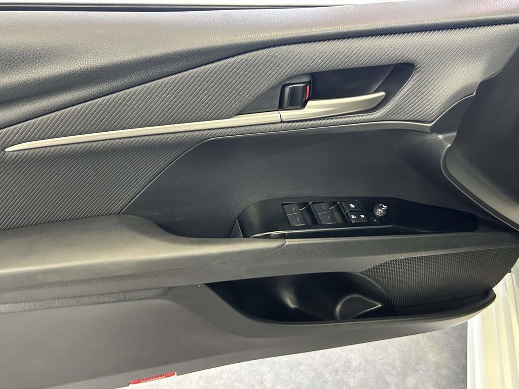 Certified 2025 Toyota Camry SE FWD image 16