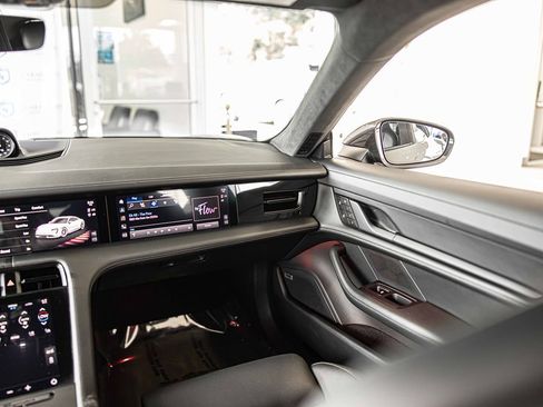 Used 2022 Porsche Taycan GTS image 40