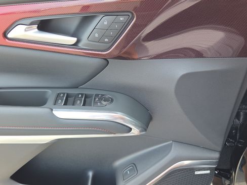 New 2026 Chevrolet Traverse RS w/ LPO, Floor Liner Package FWD image 28