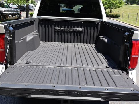 Used 2024 Toyota Tacoma SR5 AWD/4WD image 22