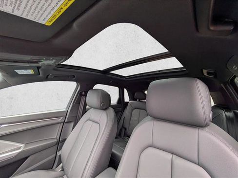 New 2025 Audi Q3 2.0T Premium image 17