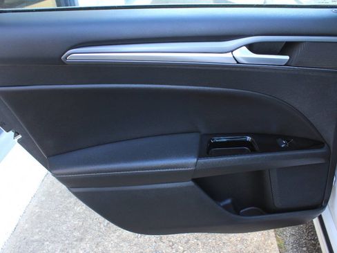Used 2016 Ford Fusion Titanium image 14