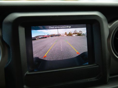 Used 2022 Jeep Gladiator Sport image 8