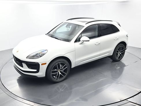 Certified 2023 Porsche Macan AWD/4WD image 29
