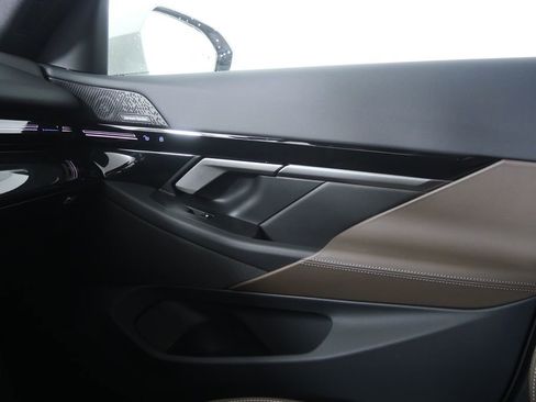 Certified 2025 BMW 530i image 29