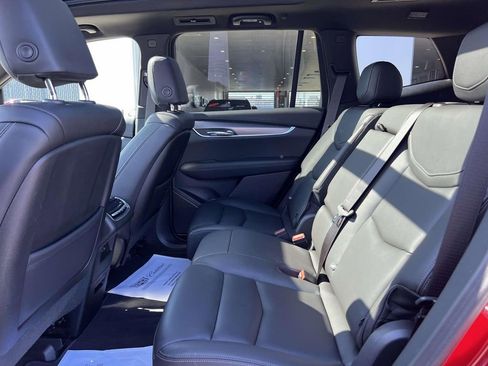 Used 2024 Cadillac XT6 Luxury image 12