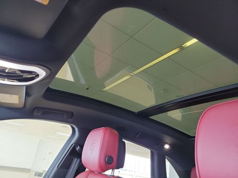 Used 2023 Porsche Macan AWD/4WD image 24