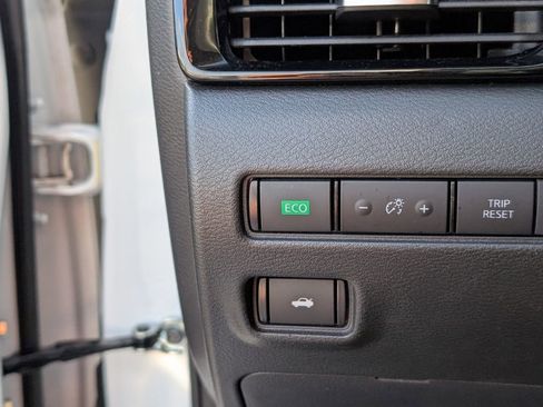 Certified 2023 Nissan Sentra SV FWD image 29