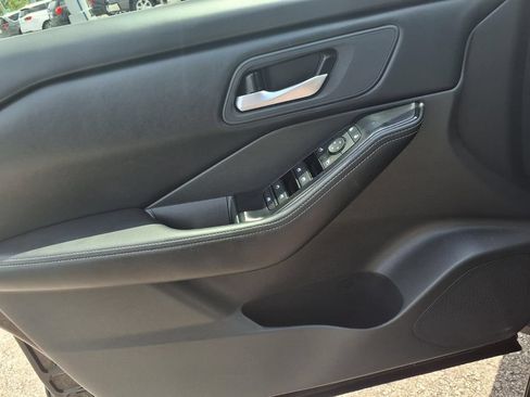 Used 2026 Nissan Rogue SV FWD image 16