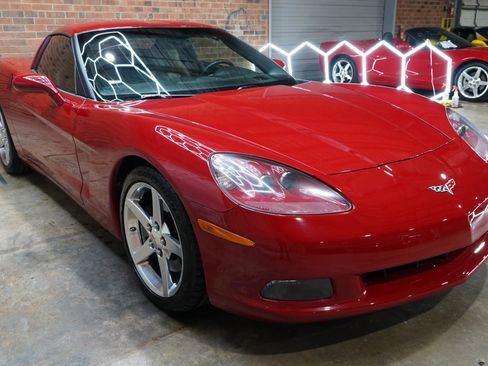Used 2005 Chevrolet Corvette Coupe w/ Preferred Equipment Group RWD image 22
