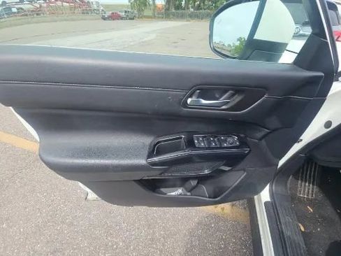 Used 2022 Nissan Pathfinder SV w/ SV Premium Package image 9