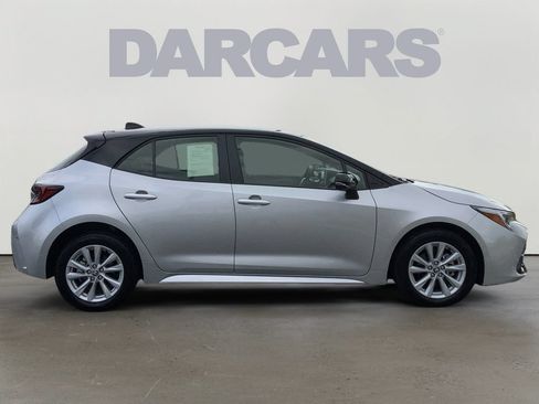 Used 2025 Toyota Corolla SE FWD image 3