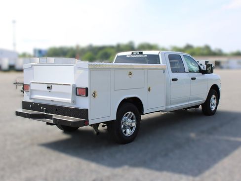 Used 2023 RAM 2500 Tradesman w/ Chrome Appearance Group AWD/4WD image 4