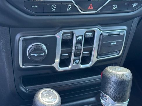 Used 2018 Jeep Wrangler Unlimited Sahara w/ Dual Top Group AWD/4WD image 23