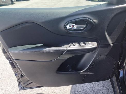 Used 2017 Jeep Cherokee Latitude w/ Safety/Convenience Group image 13