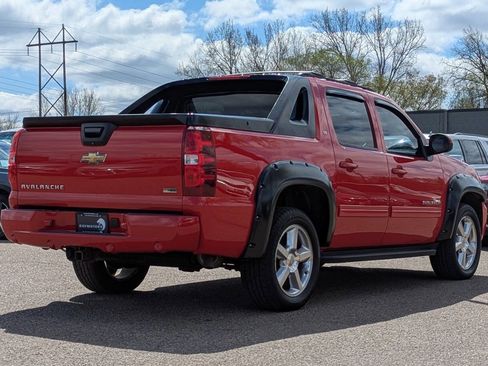 Used 2011 Chevrolet Avalanche LT w/ Luxury Package AWD/4WD image 12