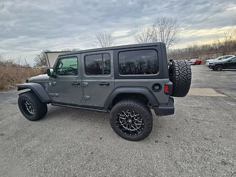 Used 2019 Jeep Wrangler Unlimited Sport S image 4