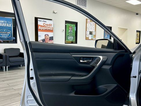 Used 2016 Nissan Altima 2.5 SR FWD image 14