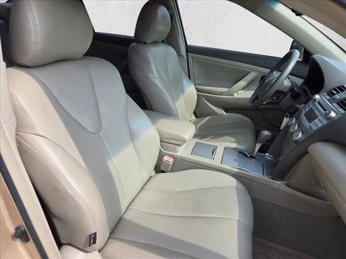 Used 2010 Toyota Camry LE FWD image 18