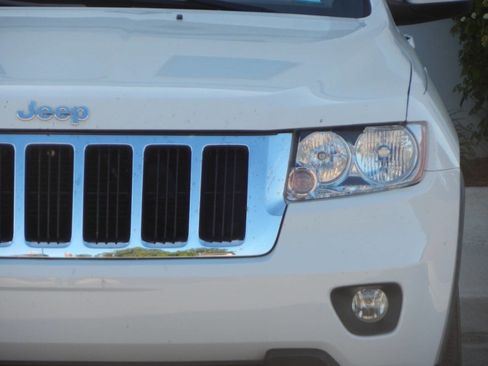 Used 2011 Jeep Grand Cherokee Laredo AWD/4WD image 10