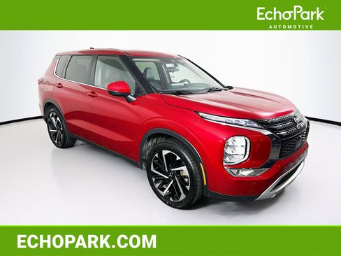 Used 2024 Mitsubishi Outlander SE image 1