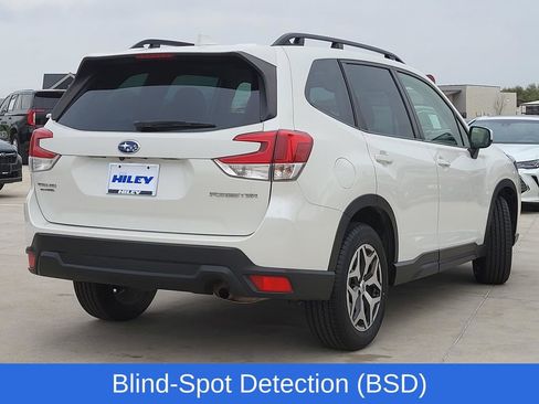 Used 2023 Subaru Forester Premium image 4