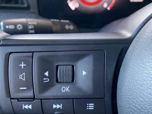 Certified 2025 Nissan Kicks SV AWD/4WD image 32