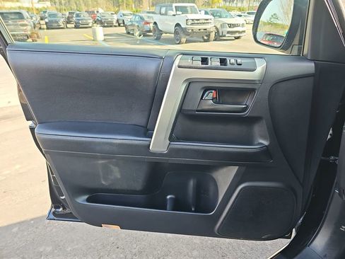 Used 2012 Toyota 4Runner Limited image 31