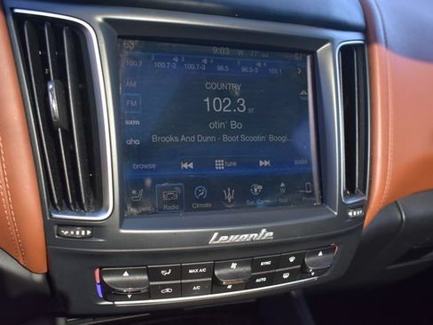 Used 2018 Maserati Levante GranLusso AWD/4WD image 34