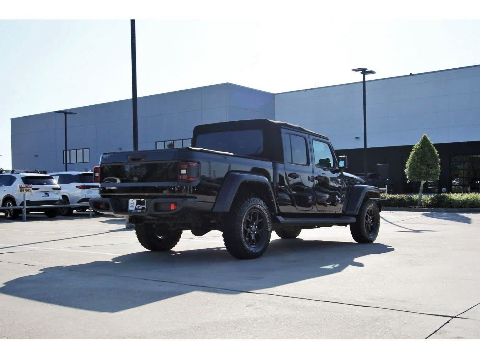 Used 2024 Jeep Gladiator Sport AWD/4WD image 3