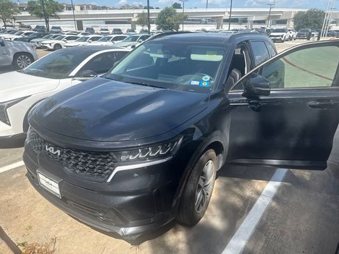 Used 2023 Kia Sorento S w/ Panoramic Sunroof Package FWD image 6