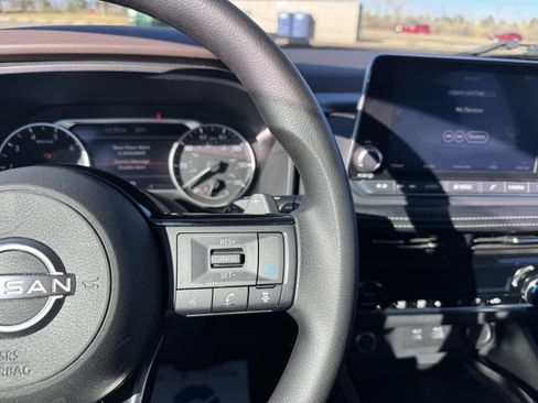 Used 2022 Nissan Rogue SV image 23