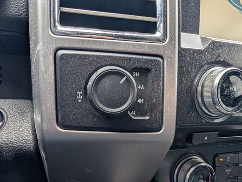 Used 2015 Ford F150 Platinum w/ Equipment Group 701A Luxury image 12