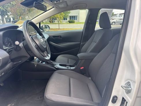 Used 2025 Toyota Corolla LE FWD image 14