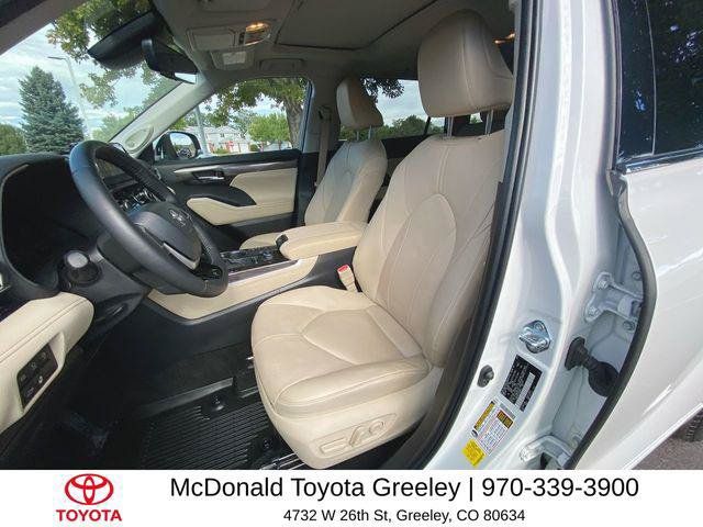 Certified 2025 Toyota Highlander Limited AWD/4WD image 11